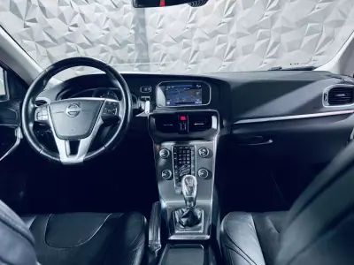 Volvo V40 2013 - 9990 EUR, 258002 km - AUTO.MOTO.pt - 258002km - foto 14 de 31