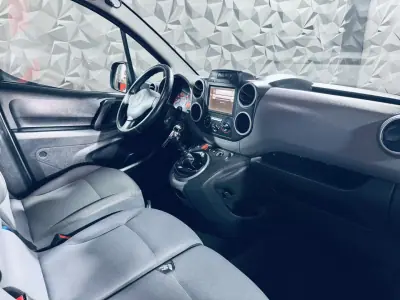 Citroën BERLINGO 1.6 BLUE HDI (Fibrada) 3L 100 CV 2015 - 6990 EUR, 257315 km - AUTO.MOTO.pt - 257315km - foto 17 de 27