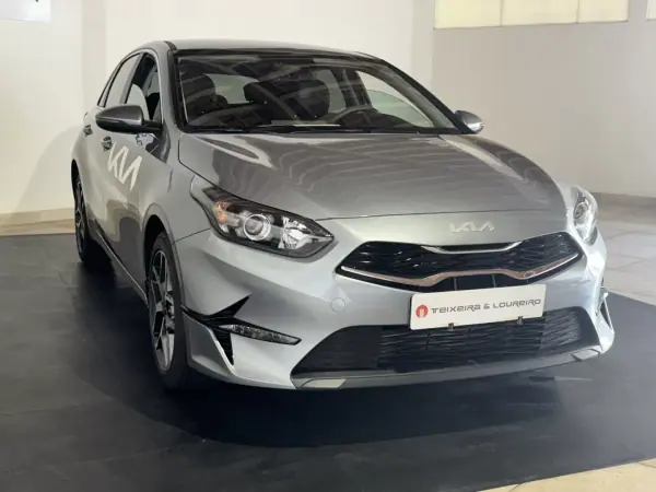 Kia Ceed 2025 - 23900 EUR, 506 km - AUTO.MOTO.pt - 506km - foto 3 de 26