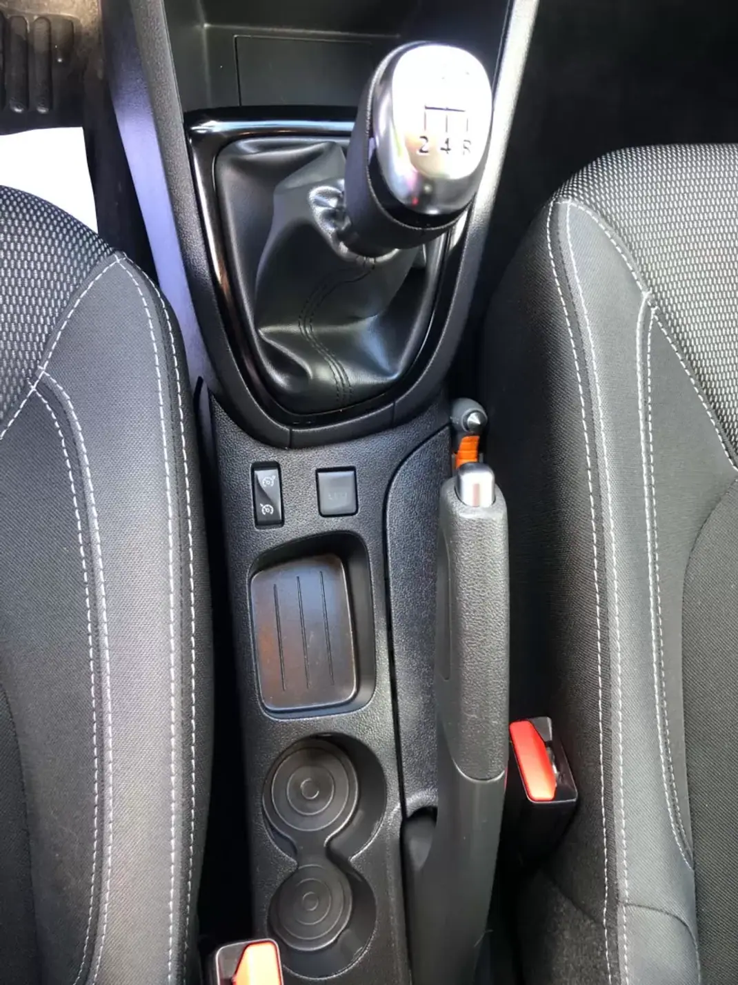 Renault Clio 2017 - 8900 EUR, 137000 km - 137000km - foto 15 de 27