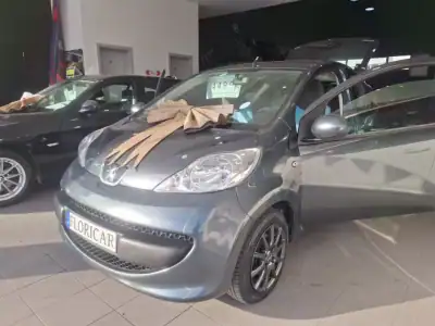 Peugeot 107 2008 - 4500 EUR, 127195 km - AUTO.MOTO.pt - 127195km - foto 6 de 14