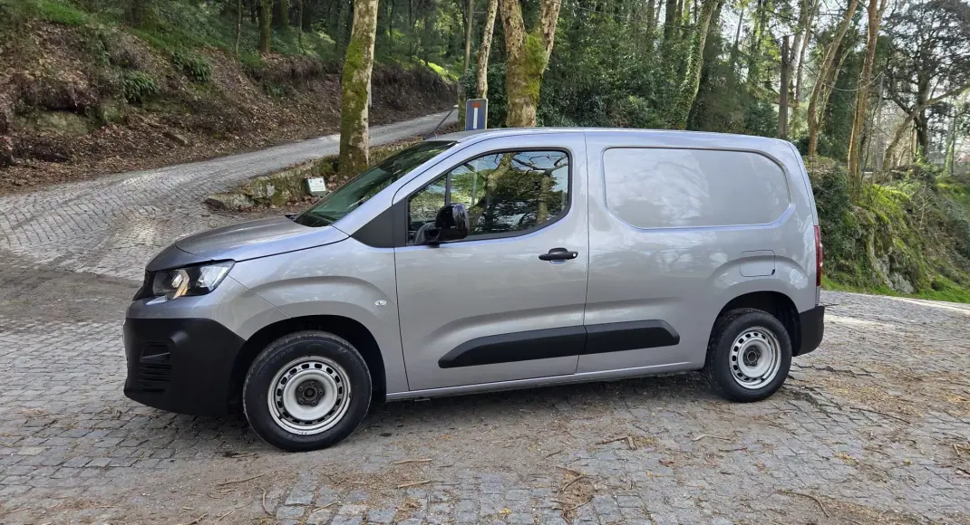 Peugeot PARTNER PREMIUM C/IVA 3L 1.5BLUEHDI 2023 - 14450 EUR, 144000 km - AUTO.MOTO.pt - 144000km - foto 5 de 13