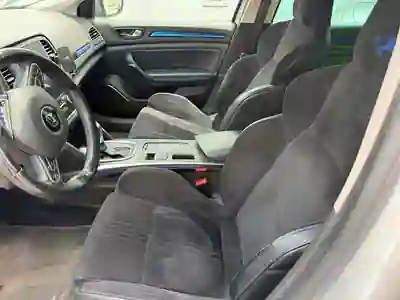 Renault Mégane 2018 - 12500 EUR, 232000 km - AUTO.MOTO.pt - 232000km - foto 13 de 15