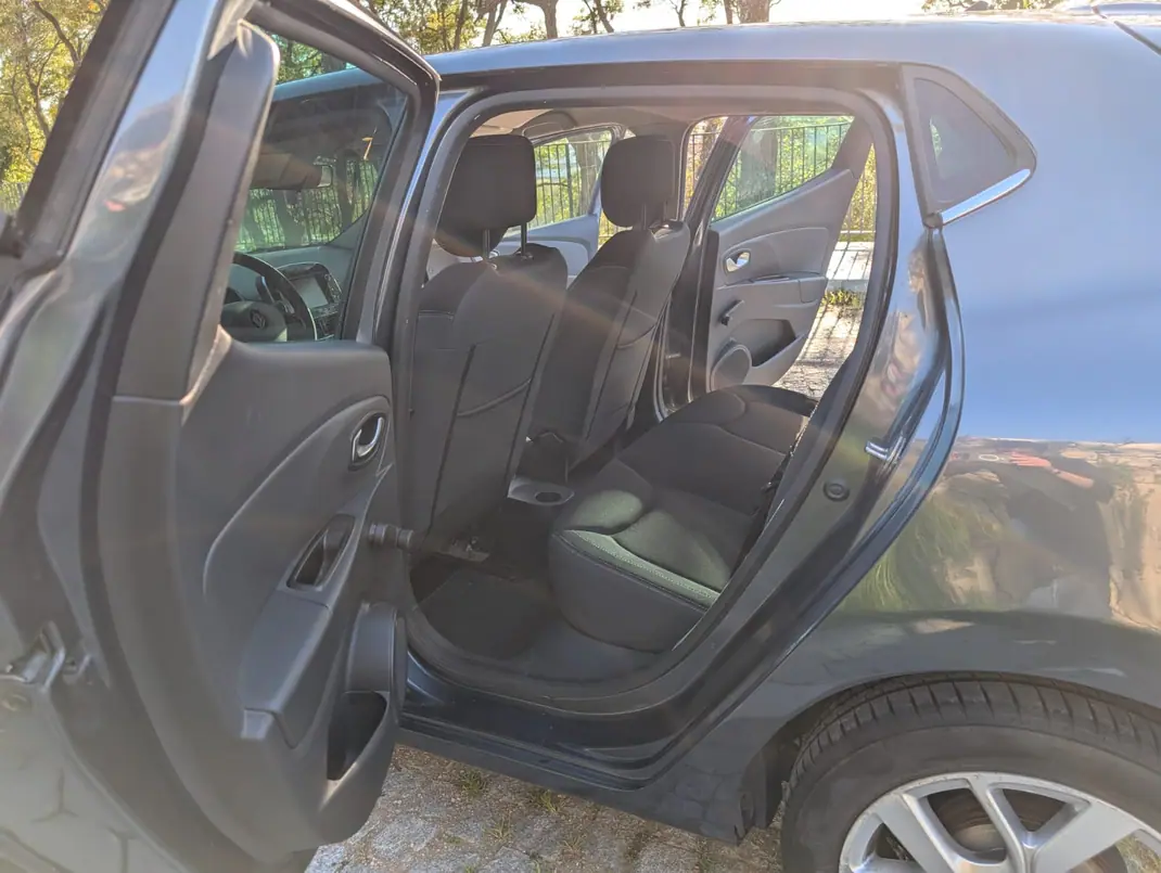 Renault Clio 2018 - 10500 EUR, 69000 km - AUTO.MOTO.pt - 69000km - foto 9 de 19