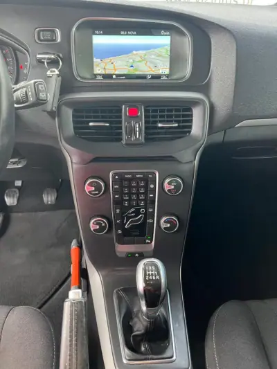 Volvo V40 2016 - 12900 EUR, 178000 km - AUTO.MOTO.pt - 178000km - foto 8 de 8