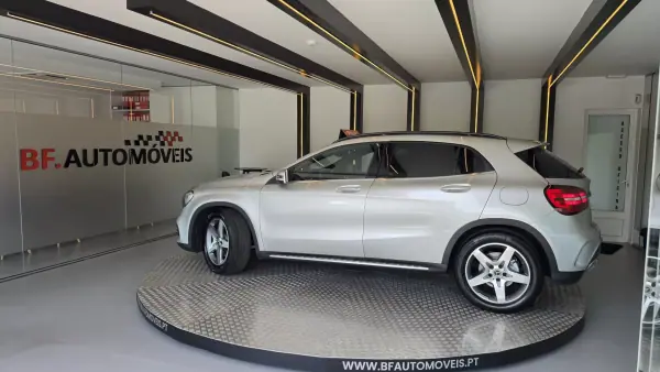 Mercedes-Benz GLA 180 2018 - 24900 EUR, 41570 km - 41570km - foto 13 de 52