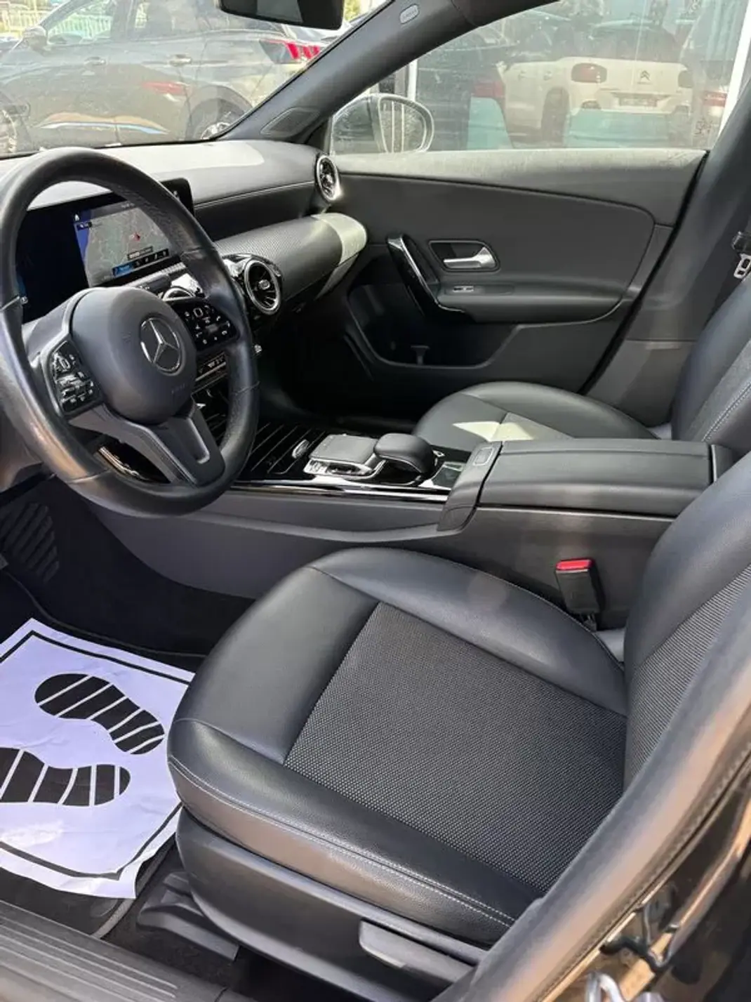 Mercedes-Benz CLA 180 2019 - 24100 EUR, 93500 km - AUTO.MOTO.pt - 93500km - foto 16 de 21