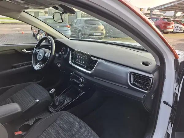 Kia Stonic 2018 - 12850 EUR, 45000 km - AUTO.MOTO.pt - 45000km - foto 26 de 29