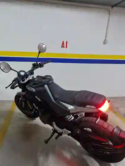 Husqvarna Svartpilen 125 2024 — foto 3 de 7