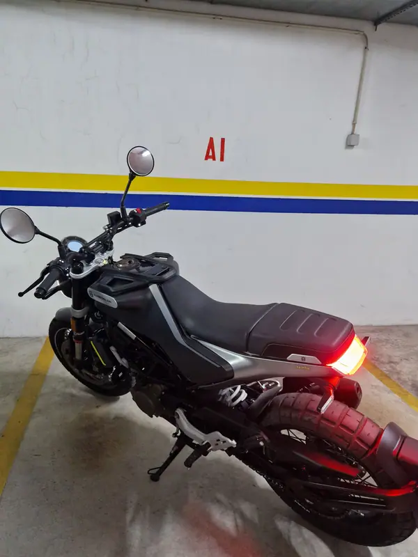 Husqvarna Svartpilen 125 2024 — foto 3 de 7
