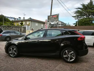 Volvo V40 Cross Country 2017 - 18500 EUR, 100000 km - AUTO.MOTO.pt - 100000km - foto 14 de 34