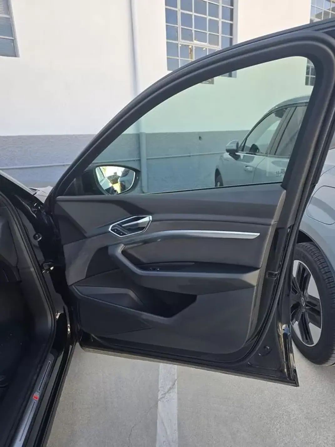 Audi e-tron 2022 - 38500 EUR, 49000 km - AUTO.MOTO.pt - 49000km - foto 12 de 15
