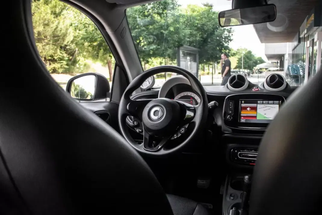 Smart ForTwo Coupé 2019 - 10900 EUR, 68296 km - AUTO.MOTO.pt - 68296km - foto 29 de 37