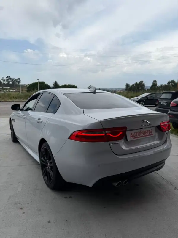 Jaguar XE 2018 - 17000 EUR, 273353 km - AUTO.MOTO.pt - 273353km - foto 5 de 20