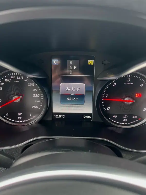 Mercedes-Benz GLC 250 2018 - 47000 EUR, 53761 km - AUTO.MOTO.pt - 53761km - foto 9 de 13