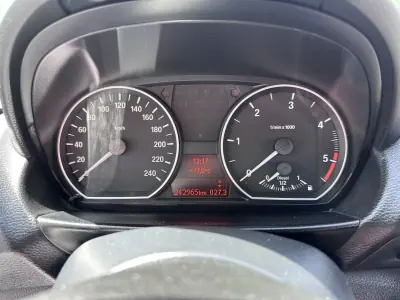 BMW 120 2010 - 9900 EUR, 240000 km - AUTO.MOTO.pt - 240000km - foto 34 de 45