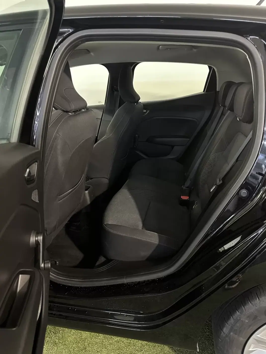 Renault Clio 2021 - 14500 EUR, 93000 km - AUTO.MOTO.pt - 93000km - foto 21 de 32