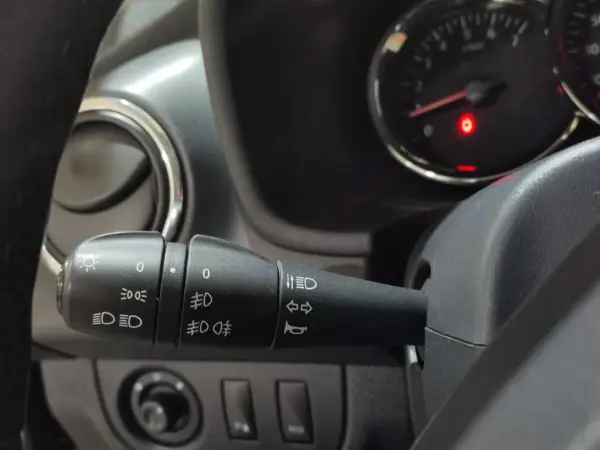 Dacia Sandero 2015 - 12900 EUR, 116000 km - AUTO.MOTO.pt - 116000km - foto 8 de 16