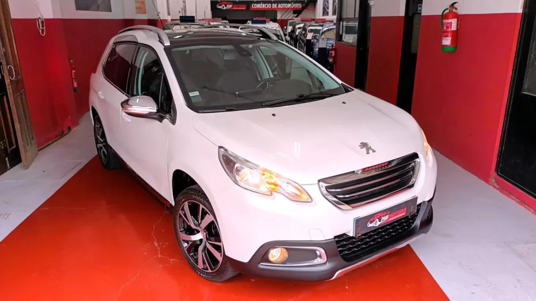 Peugeot 2008 2015 - 11490 EUR, 92490 km - AUTO.MOTO.pt - 92490km - foto 1 de 72