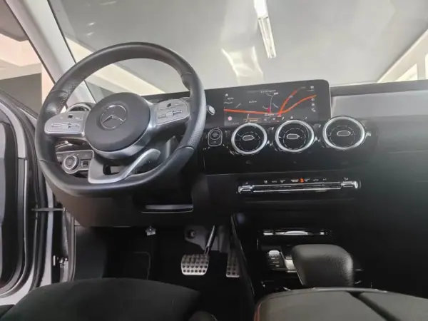 Mercedes-Benz A 220 Limousine 2020 - 30900 EUR, 30000 km - AUTO.MOTO.pt - 30000km - foto 20 de 43
