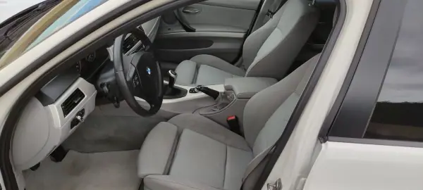 BMW 318 2012 - 7900 EUR, 394830 km - AUTO.MOTO.pt - 394830km - foto 6 de 12