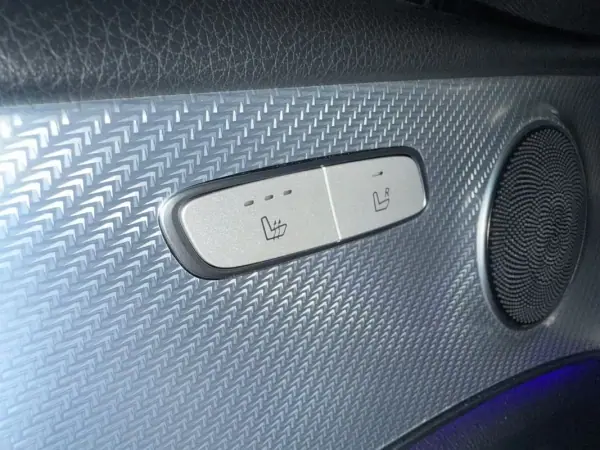 Mercedes-Benz E 220 2020 - 34990 EUR, 84701 km - AUTO.MOTO.pt - 84701km - foto 11 de 29