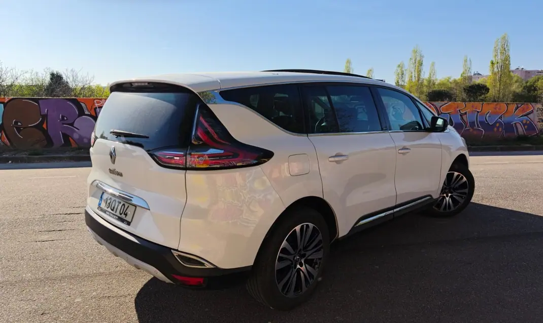 Renault Espace 2016 - 16450 EUR, 171955 km - AUTO.MOTO.pt - 171955km - foto 10 de 31