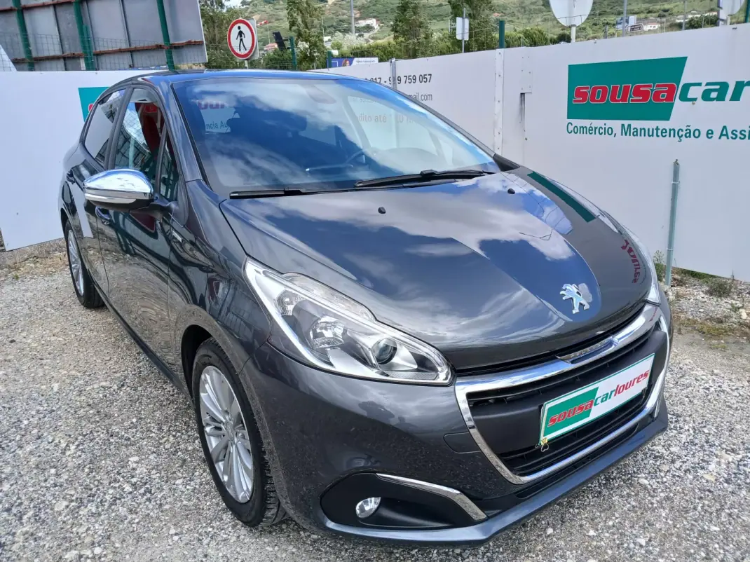 Peugeot 208 2017 - 7950 EUR, 104781 km - AUTO.MOTO.pt - 104781km - foto 5 de 26