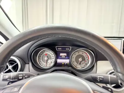 Mercedes-Benz GLA 200 2015 - 17000 EUR, 194000 km - AUTO.MOTO.pt - 194000km - foto 20 de 21