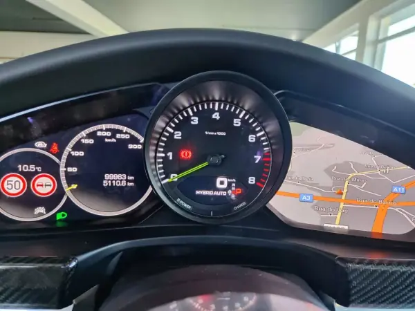 Porsche Panamera 2017 - 67750 EUR, 99900 km - AUTO.MOTO.pt - 99900km - foto 35 de 46