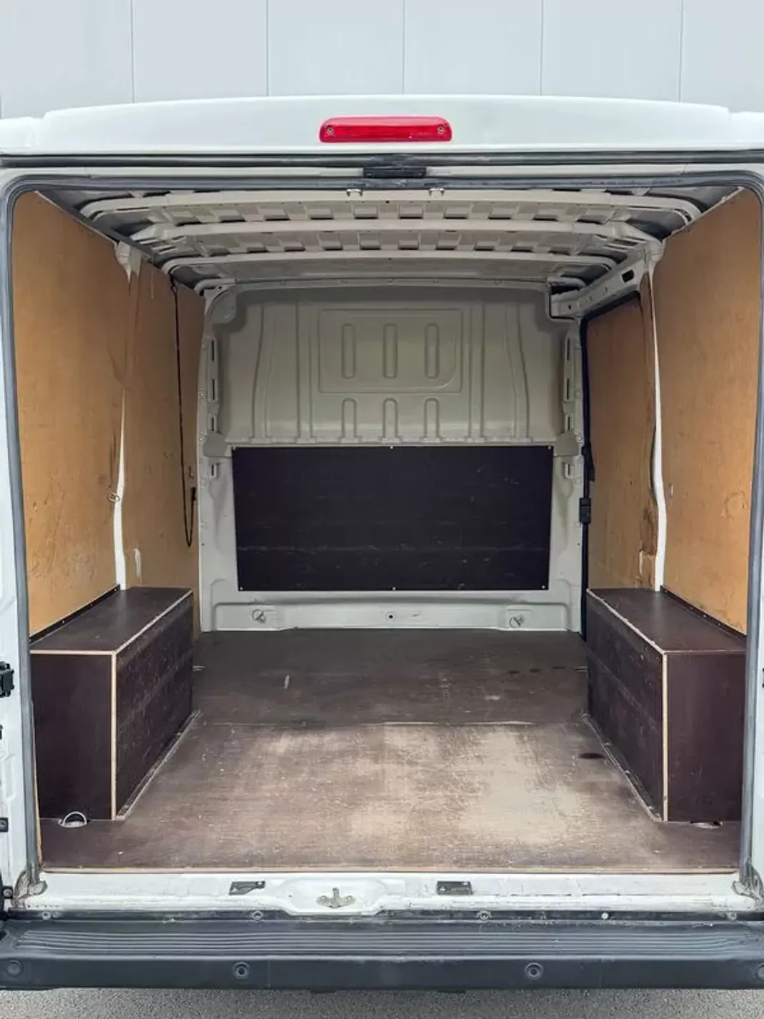 Peugeot 2020 - 16950 EUR, 100000 km - AUTO.MOTO.pt - 100000km - foto 11 de 24