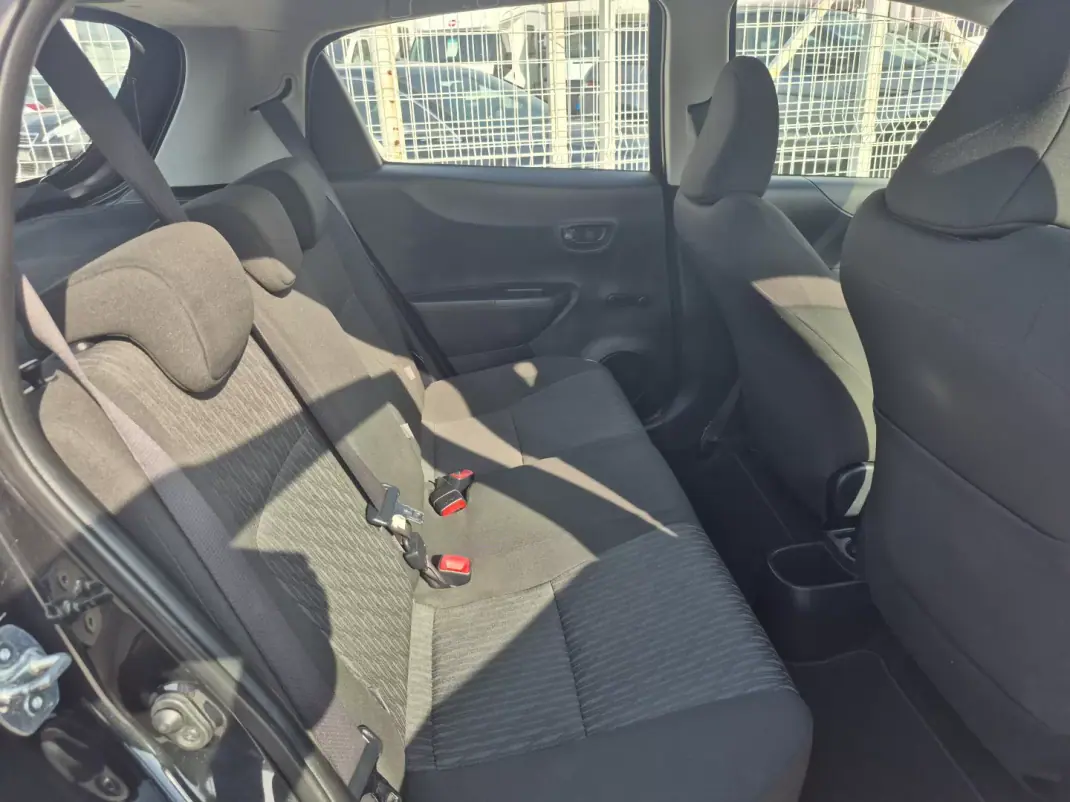 Toyota Yaris 2012 - 8900 EUR, 148050 km - AUTO.MOTO.pt - 148050km - foto 23 de 30