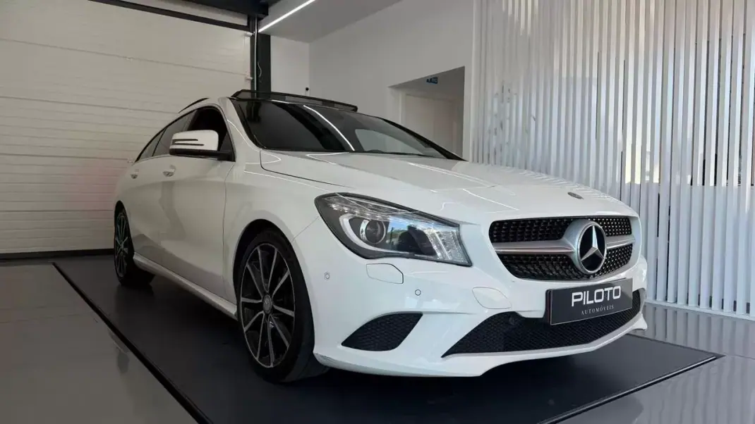 Mercedes-Benz CLA 200 2015 - 19490 EUR, 142879 km - AUTO.MOTO.pt - 142879km - foto 5 de 32