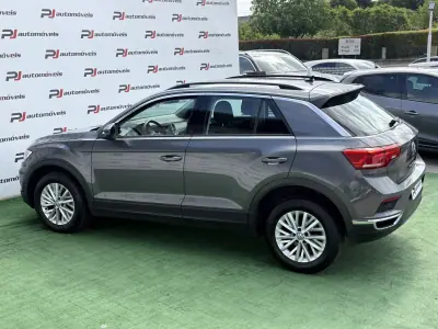 Volkswagen T-Roc 2020 - 19850 EUR, 142560 km - AUTO.MOTO.pt - 142560km - foto 9 de 20