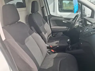 Ford Transit Courier 2019 - 9700 EUR, 214000 km - AUTO.MOTO.pt - 214000km - foto 8 de 15