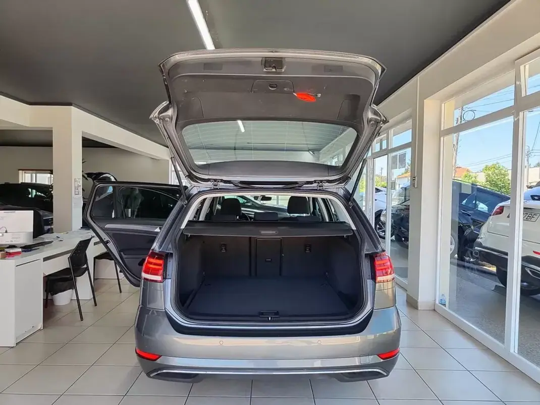 Volkswagen Golf Variant 2019 - 18250 EUR, 35000 km - 35000km - foto 7 de 23