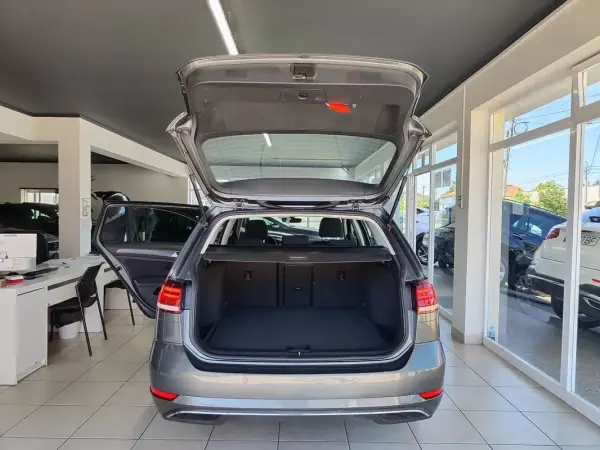Volkswagen Golf Variant 2019 - 18250 EUR, 35000 km - AUTO.MOTO.pt - 35000km - foto 7 de 23