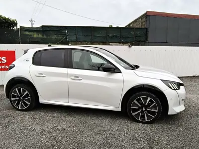 Peugeot e-208 2020 - 17900 EUR, 72078 km - AUTO.MOTO.pt - 72078km - foto 10 de 28