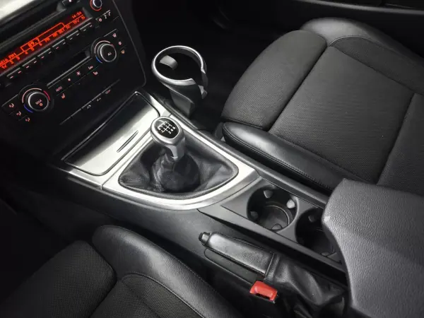 BMW 118 2012 - 13950 EUR, 239213 km - AUTO.MOTO.pt - 239213km - foto 36 de 39