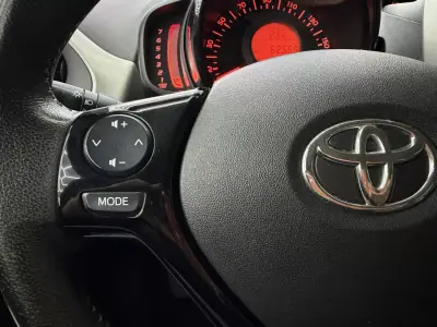 Toyota Aygo 2018 - 10450 EUR, 62569 km - AUTO.MOTO.pt - 62569km - foto 22 de 35