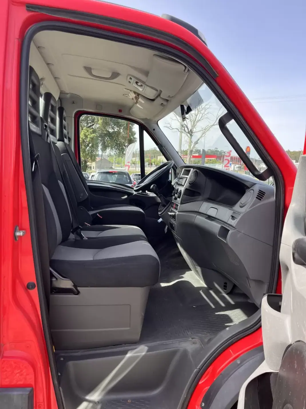 Iveco 2010 - 13250 EUR, 123000 km - AUTO.MOTO.pt - 123000km - foto 6 de 11