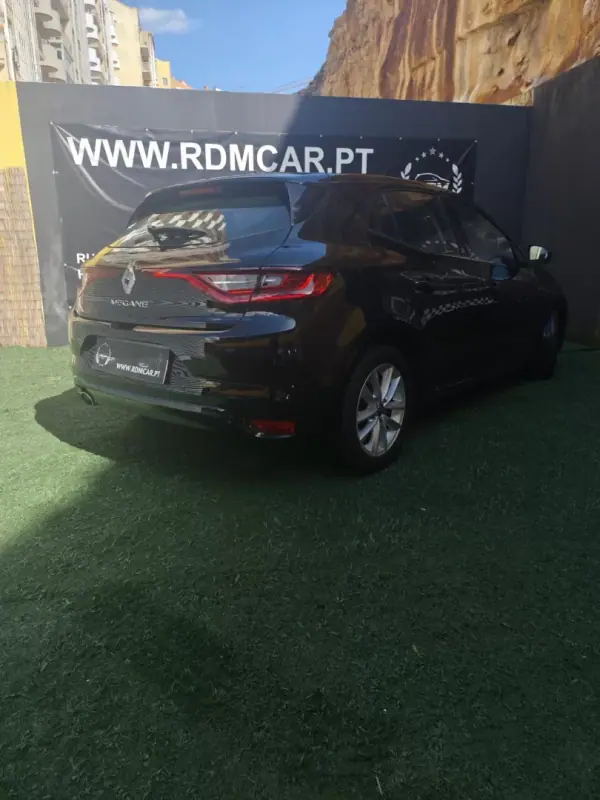 Renault Mégane 2017 - 13490 EUR, 169000 km - AUTO.MOTO.pt - 169000km - foto 4 de 15