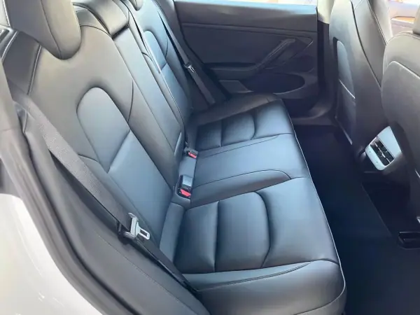 Tesla Model 3 2022 - 28990 EUR, 56000 km - AUTO.MOTO.pt - 56000km - foto 7 de 14