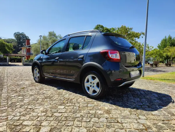 Dacia Sandero 2016 - 8950 EUR, 41927 km - AUTO.MOTO.pt - 41927km - foto 4 de 12