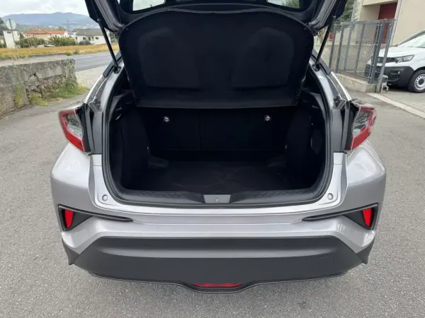 Toyota C-HR 2018 - 21990 EUR, 100000 km - AUTO.MOTO.pt - 100000km - foto 9 de 45