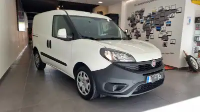 Fiat Doblo 1.6 M-JET2 3 LUG. 2021 - 13500 EUR, 55800 km - AUTO.MOTO.pt - 55800km - foto 2 de 28