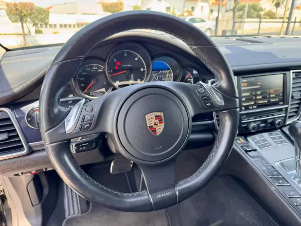 Porsche Panamera 2011 - 32500 EUR, 206000 km - 206000km - foto 14 de 20