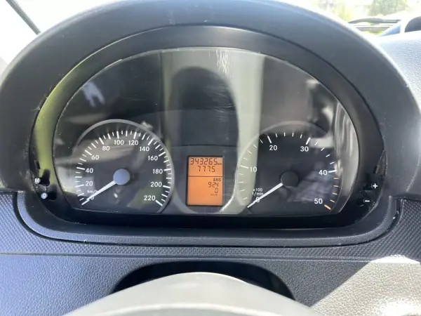 Mercedes-Benz Vito 2010 - 14900 EUR, 340000 km - AUTO.MOTO.pt - 340000km - foto 34 de 47
