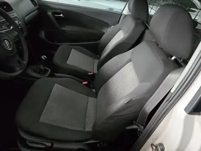 VW Polo 1.2 TDi Van 2013 - 5750 EUR, 269000 km - AUTO.MOTO.pt - 269000km - foto 8 de 17