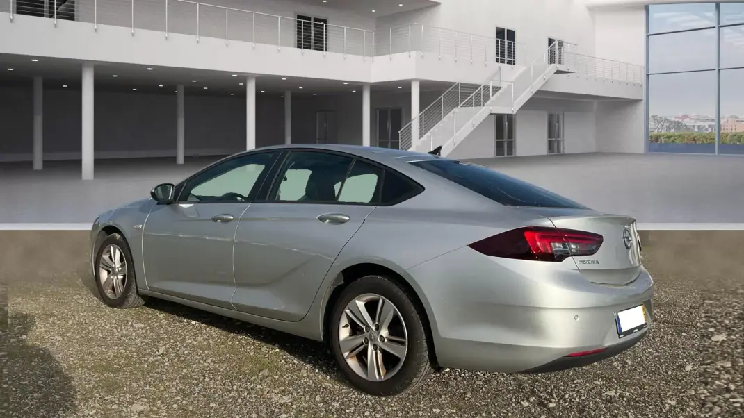 Opel Insignia Grand Sport 2019 - 12600 EUR, 139000 km - AUTO.MOTO.pt - 139000km - foto 4 de 9